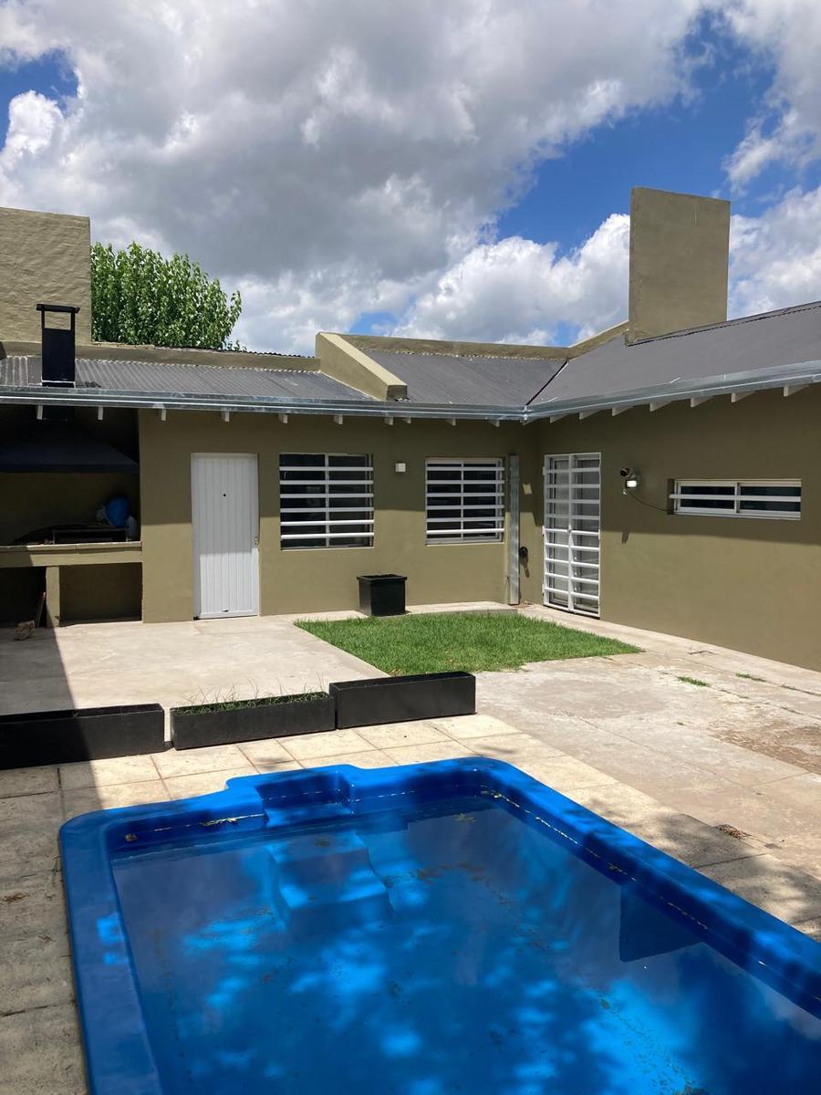 #5482943 | Alquiler | Casa | Joaquin Gorina (Realty One Group Best)