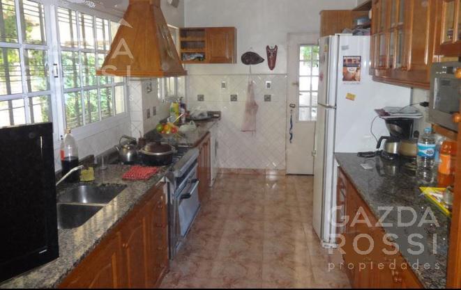 #847137 | Venta | Casa | Adrogue (Gazda Rossi Propiedades)