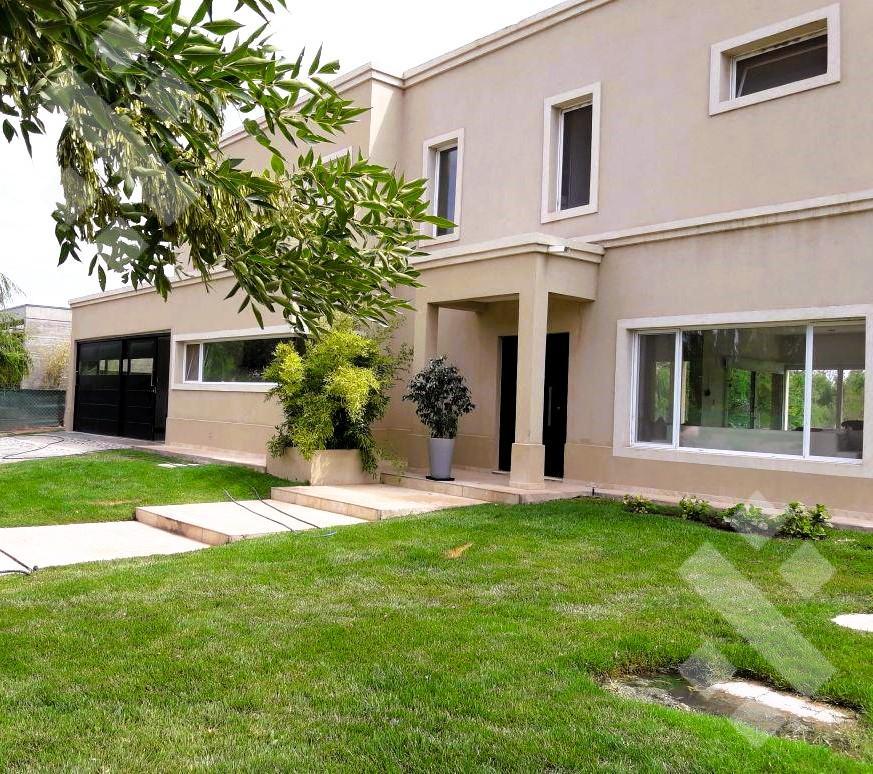 #5494714 | Alquiler | Casa | Centenario (Leonardo Sfeir)