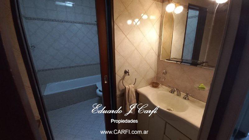 #2503034 | Venta | Casa | Castelar Norte (EDUARDO J. CARFI Propiedades)