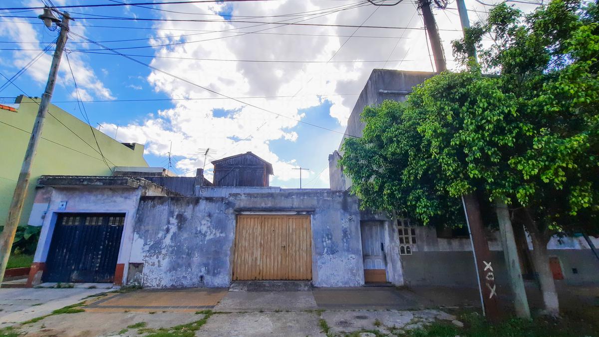 #2377428 | Venta | Casa | Valentin Alsina (Roberto Abraham Propiedades)