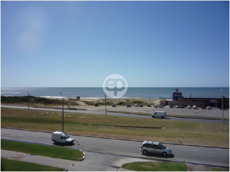 #3238329 | Alquiler Temporal | Departamento | Playa Brava (Emiliano Pedrozo)