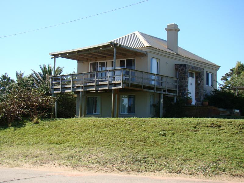 #3237671 | Alquiler Temporal | Casa | Punta Ballena (Emiliano Pedrozo)