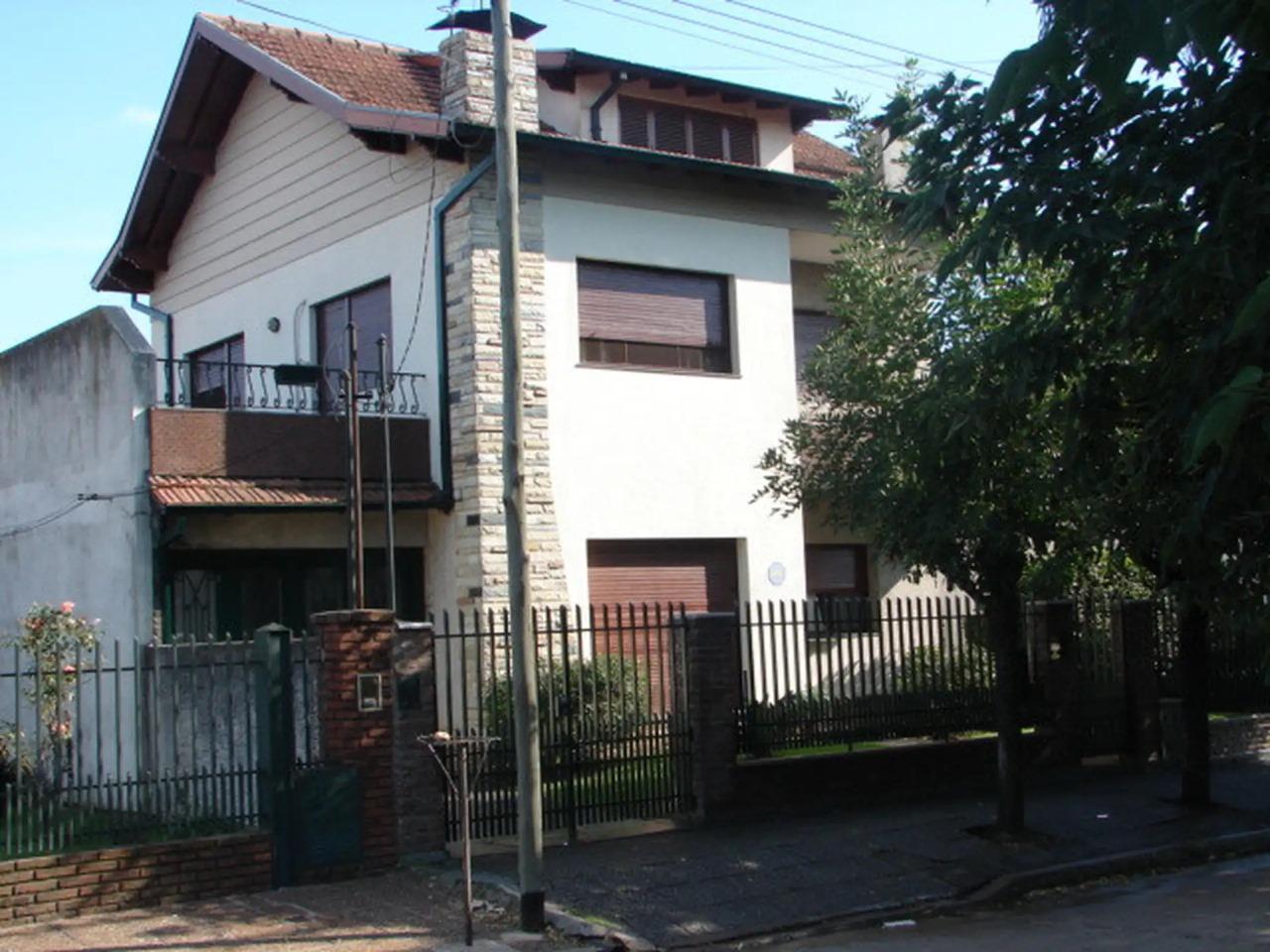 #4933312 | Sale | House | El Palomar (Estudio Yacoub)