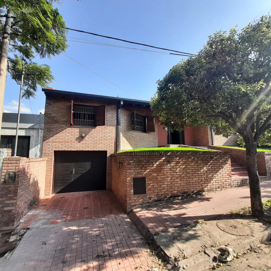 #3841032 | Venta | Casa | Parque Velez Sarsfield (DOMUS PROPIEDADES)