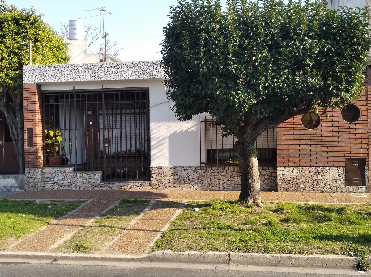 #4973187 | Sale | House | Ramos Mejia (CAMORIANO PROPIEDADES)