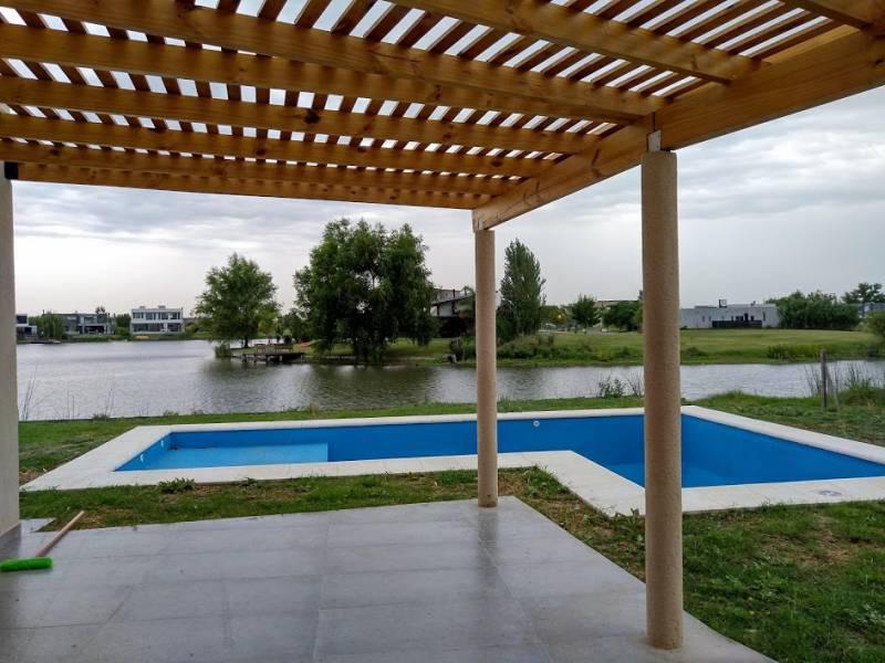 #2268399 | Venta | Casa | El Canton (Grondona y Asociados)