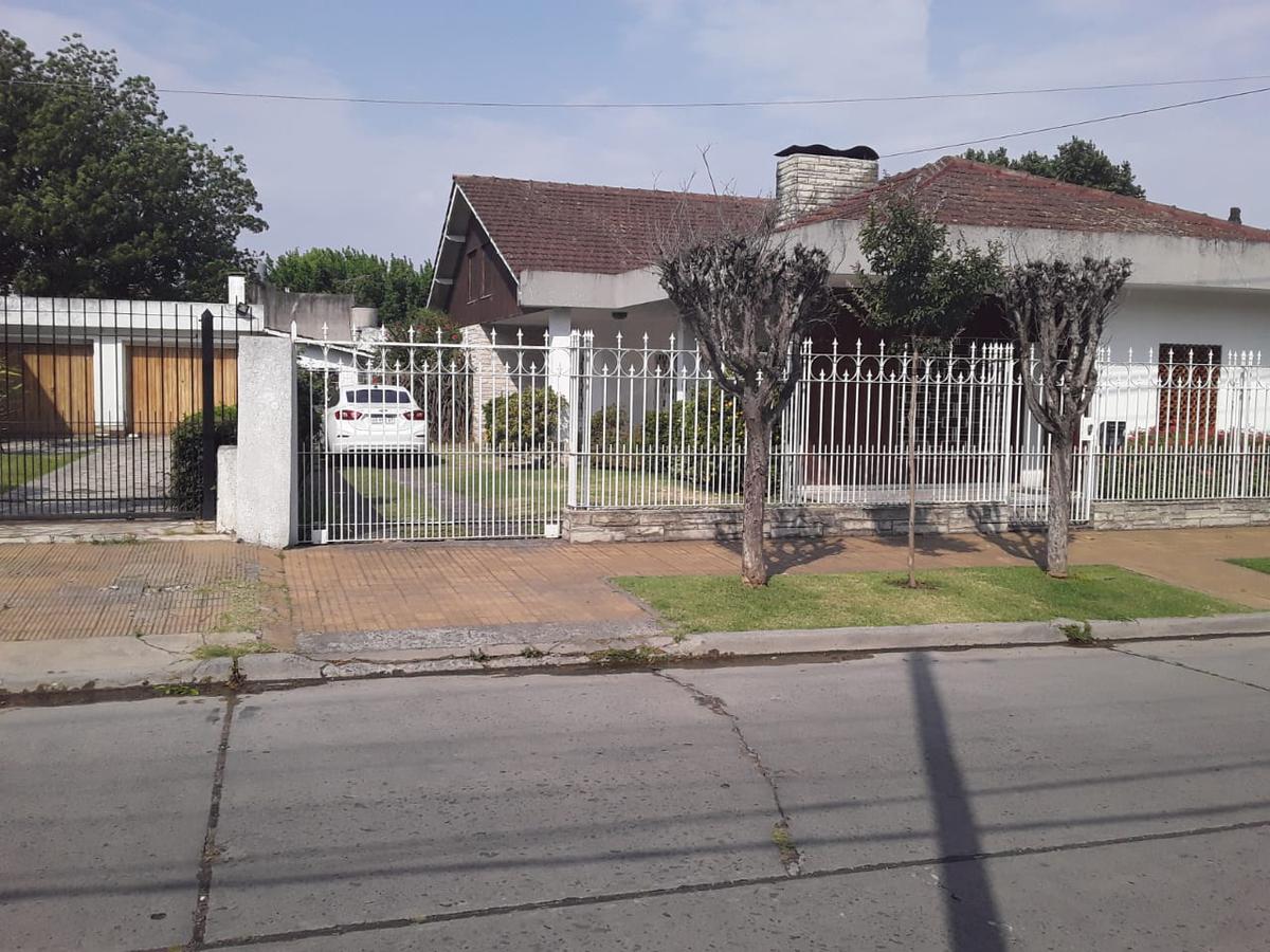 #2095885 | Venta | Casa | Paso Del Rey (Melogno Propiedades)