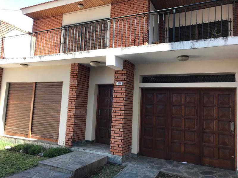 #2454192 | Venta | Casa | Lomas De Zamora (BONATTI  Propiedades)