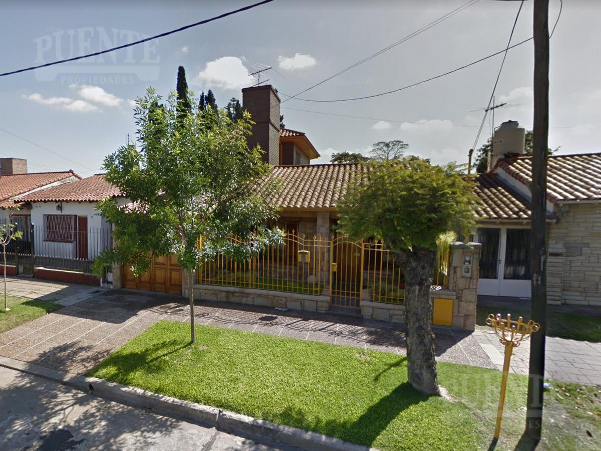 #3230683 | Venta | Casa | Lomas De Zamora (Puente Propiedades)