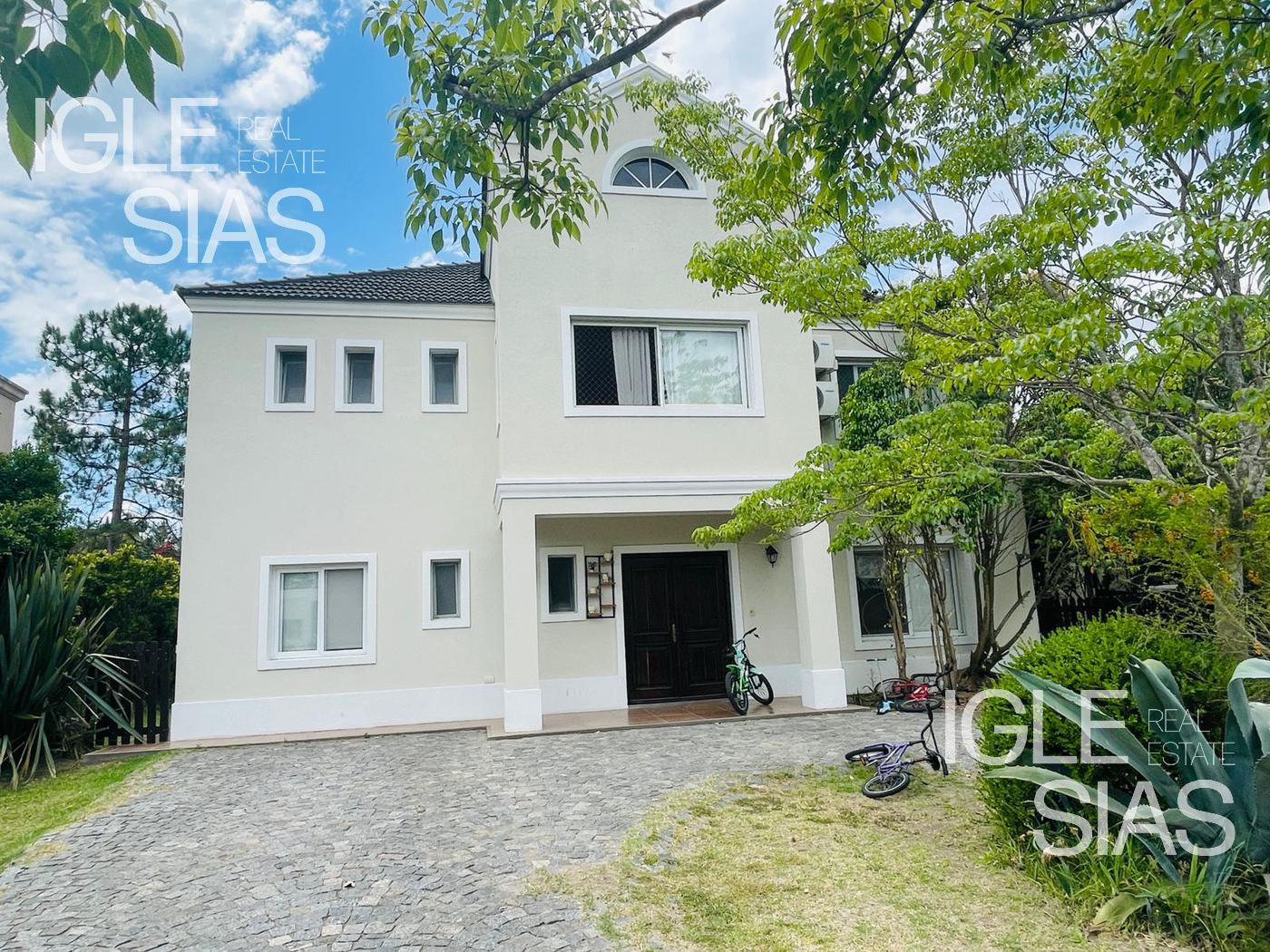 #2333862 | Sale | House | Las Glorietas (Gabriela Iglesias Negocios Inmobiliarias)