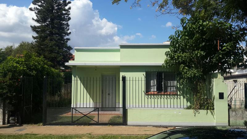 #848738 | Venta | Casa | Lomas De Zamora (JC DONSANTO PROPIEDADES)