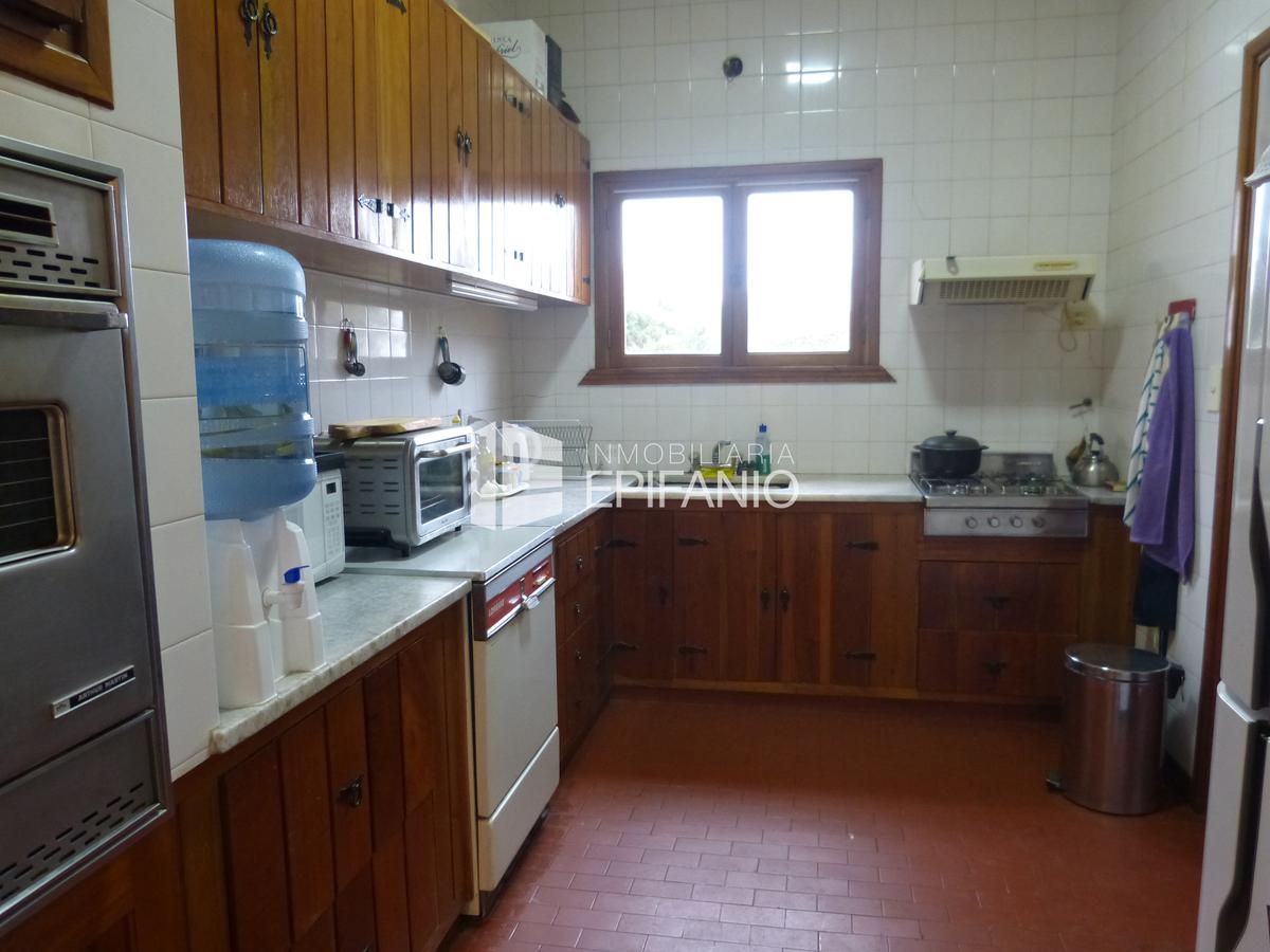 #2546652 | Venta | Casa | General Roca (Inmobiliaria Epifanio)