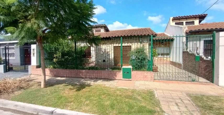 #4248098 | Venta | Casa | Ituzaingó (Estudio Yacoub)