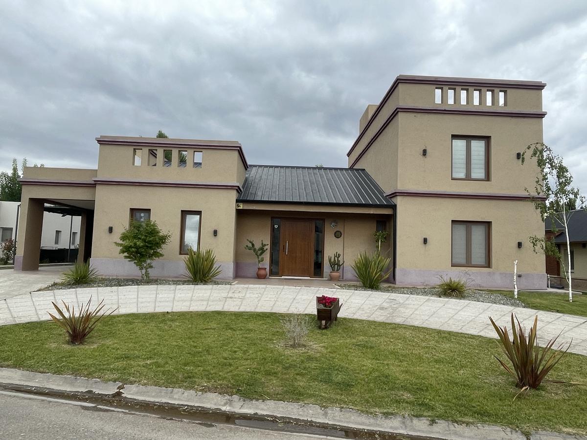 #5466984 | Venta | Casa | Neuquen (QUBO Servicios Inmobiliarios)