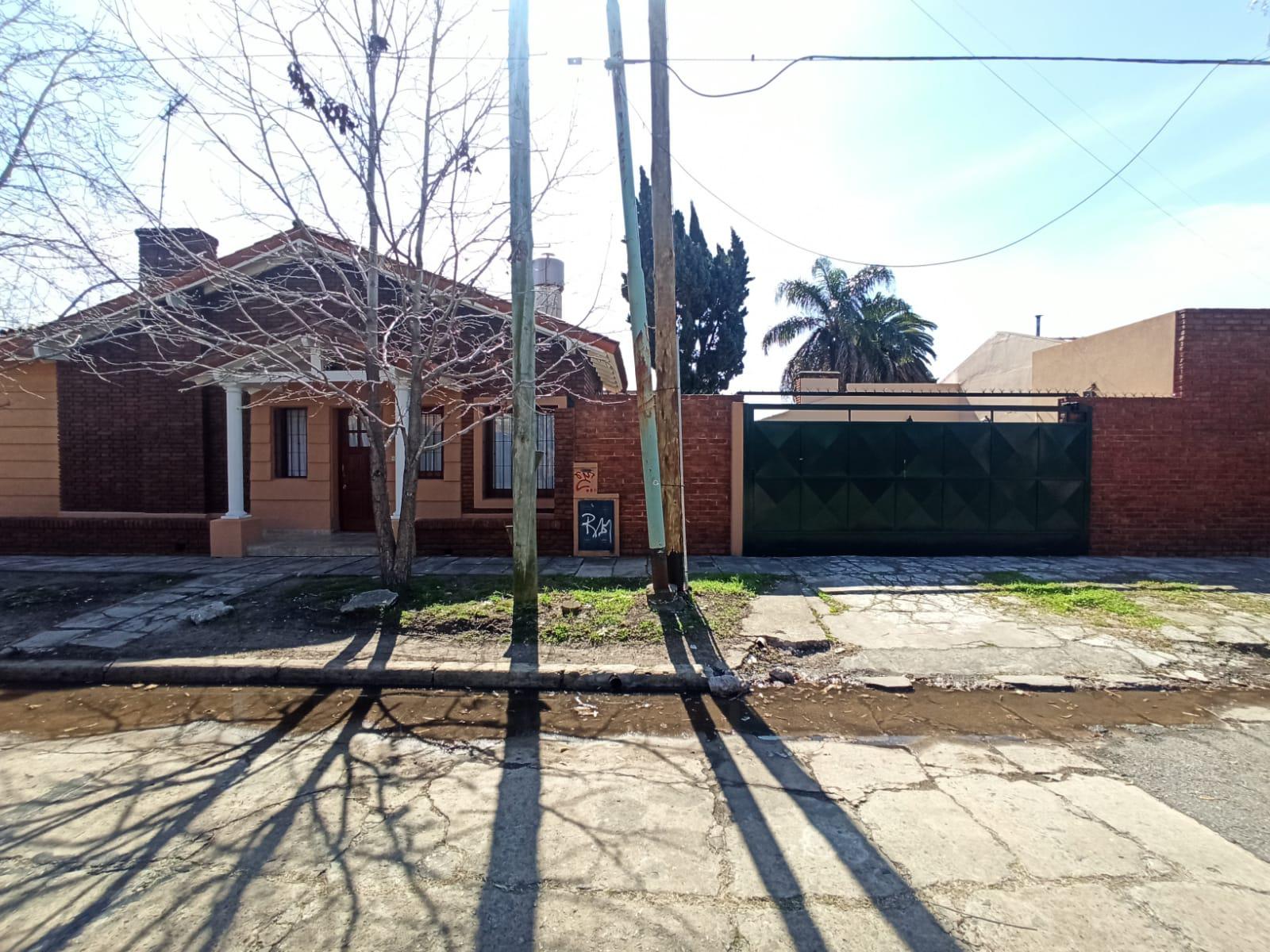 #4564175 | Venta | Casa | Castelar Norte (Juvino Negocios Inmobilarios)