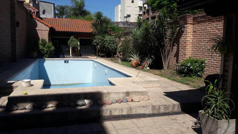 #519794 | Venta | Casa | Banfield (JC DONSANTO PROPIEDADES)