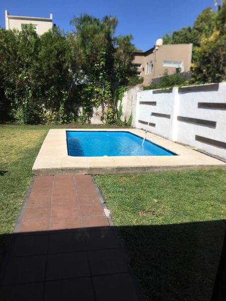 #1828415 | Venta | Casa | Temperley (JC DONSANTO PROPIEDADES)