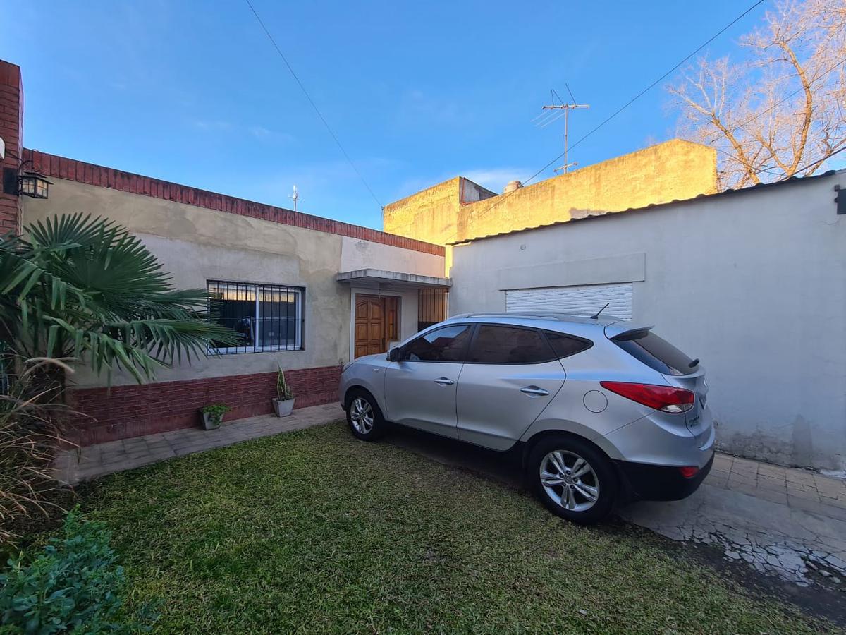 #2194321 | Venta | Casa | Castelar Norte (EDUARDO J. CARFI Propiedades)