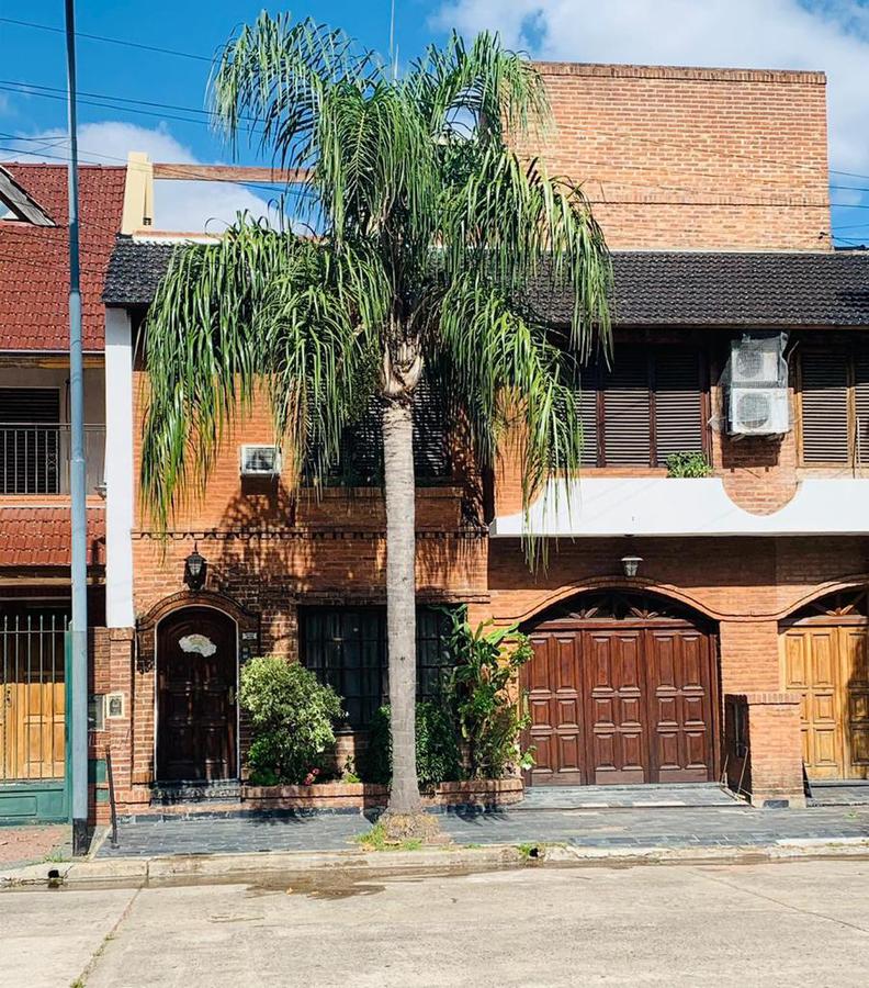 #1984043 | Venta | Casa | Mataderos (M.A.Scavino Propiedades)