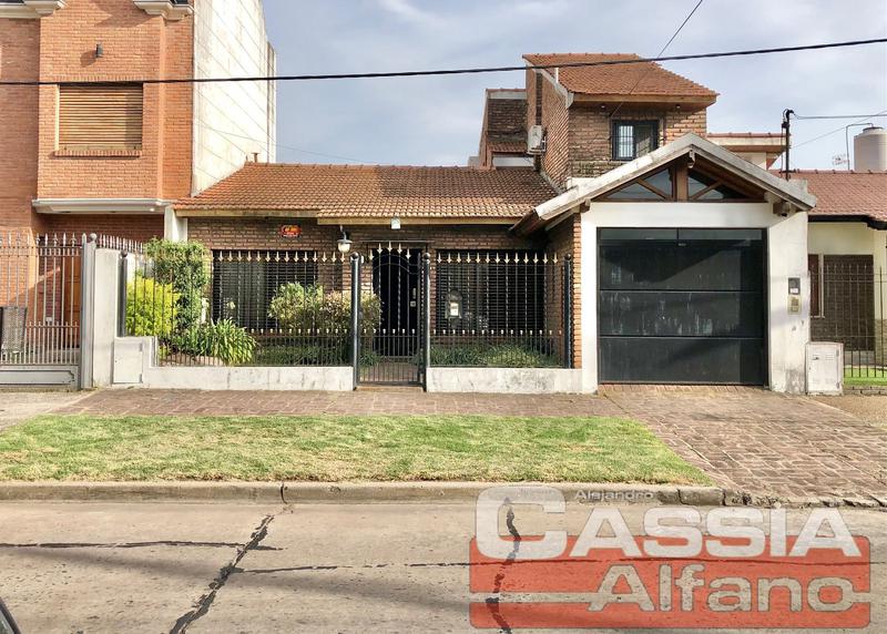 #1850429 | Venta | Casa | Banfield (CASSIA ALFANO GESTION INMOBILIARIA E INVERSION)