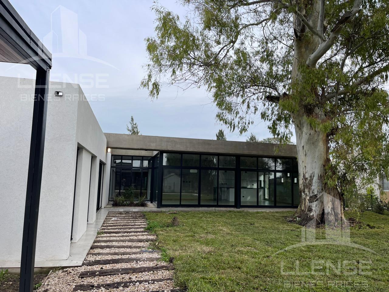 #5176643 | Venta | Casa | Las Golondrinas (Llense Bienes Raíces)