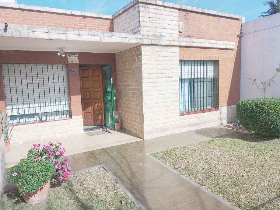 #5367232 | Rental | House | Berazategui (Abriola propiedades)