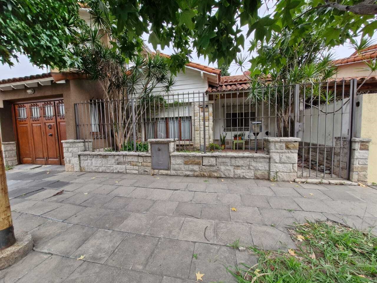 #5062741 | Sale | House | Haedo (Ana Barbeito Negocios Inmobiliarios)