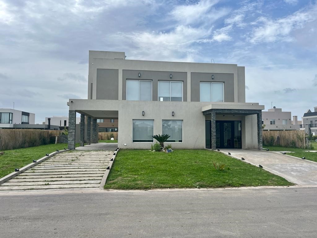 #5002555 | Sale | House | Canning (Blanes Estudio Inmobiliario)