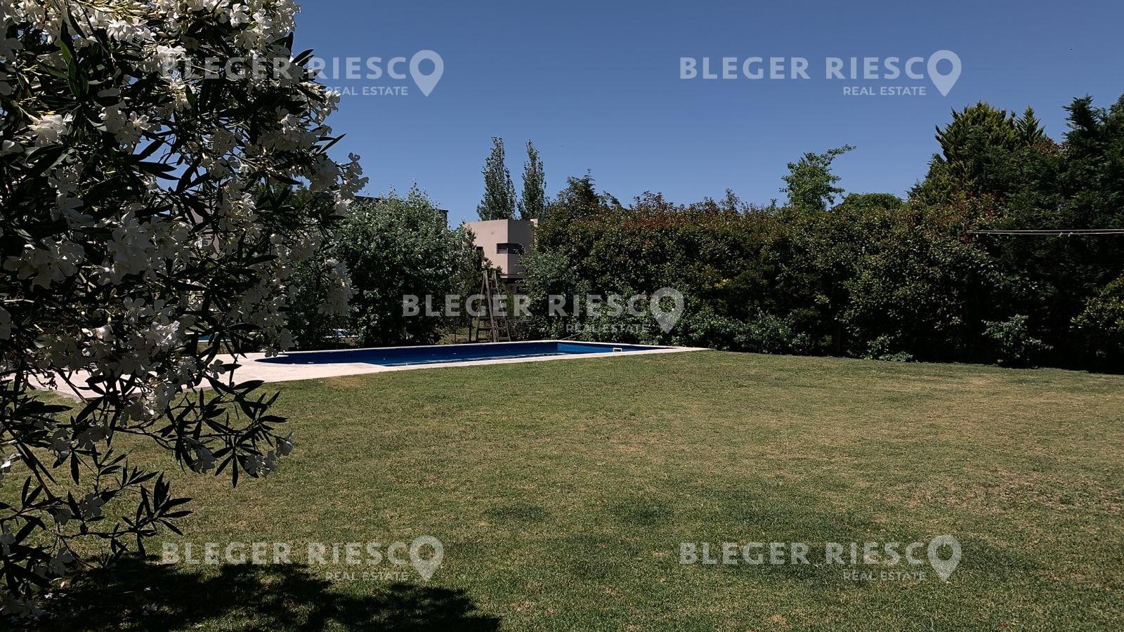 #5384778 | Venta | Casa | Santa Catalina (Bleger-Riesco Real State)