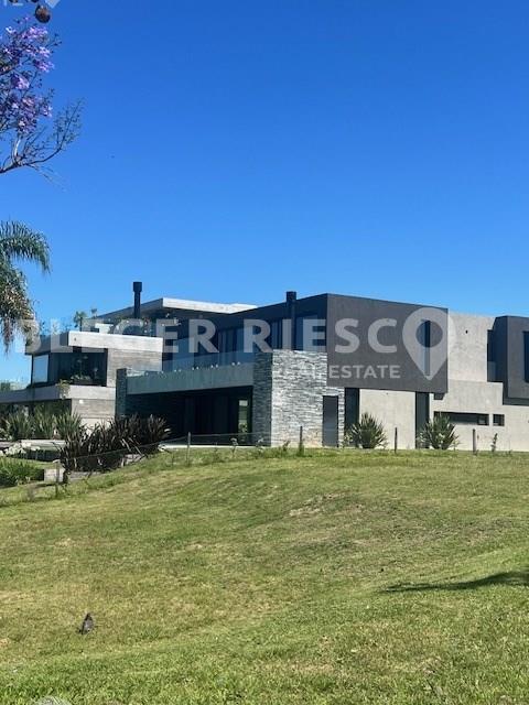 #4769345 | Sale | House | El Yacht (Bleger-Riesco Real State)