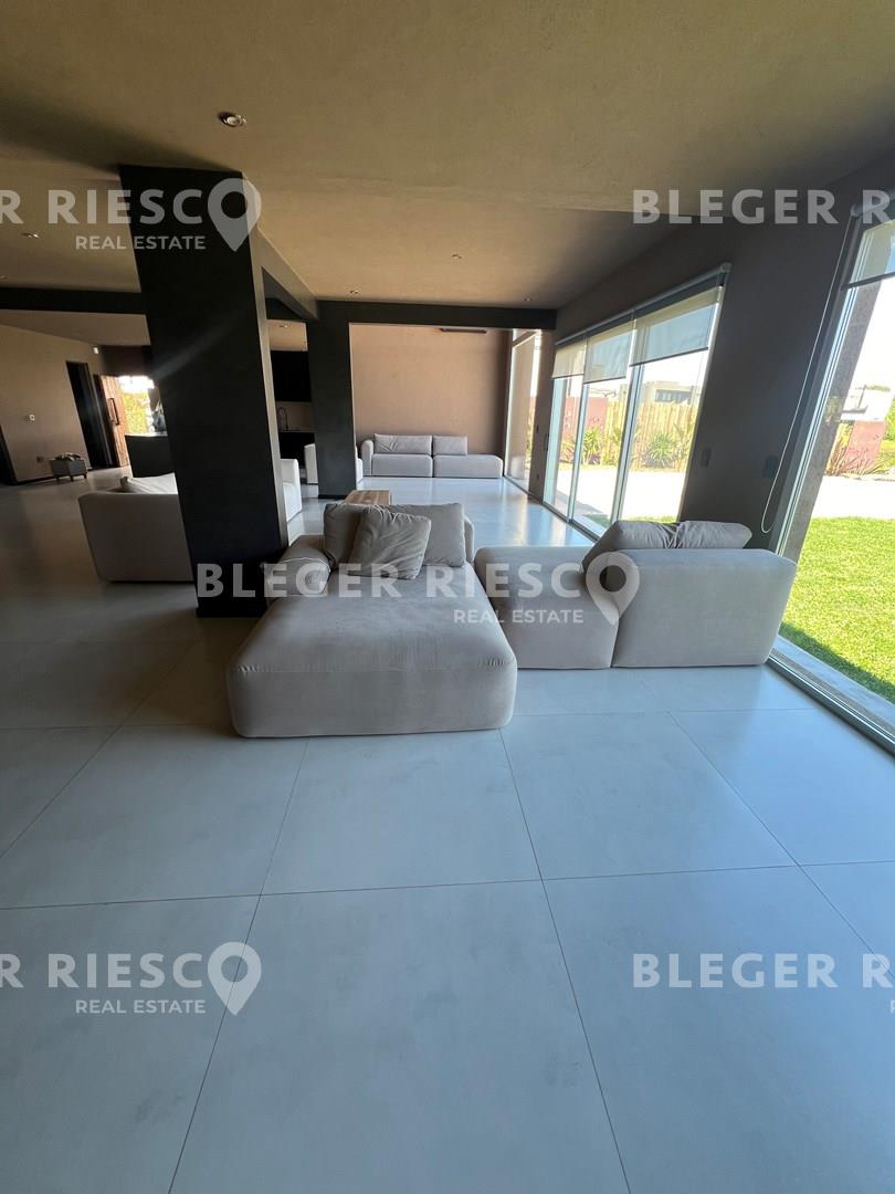 #5412669 | Alquiler | Casa | Santa Ana (Bleger-Riesco Real State)