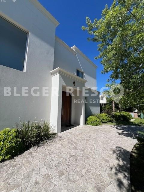 #5457685 | Alquiler | Casa | Los Lagos (Bleger-Riesco Real State)