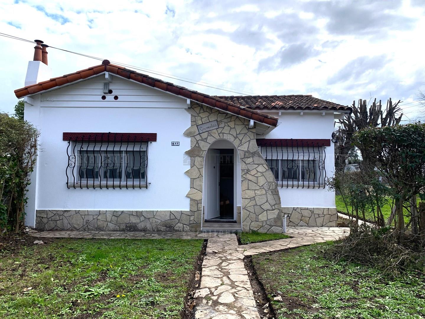 #5384757 | Temporary Rental | House | Alejandro Petion (Cattaneo Inmobiliaria)