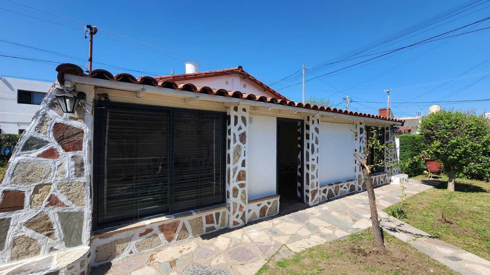 #4373985 | Venta | Casa | Mariano Acosta (Castro Bienes Raices)