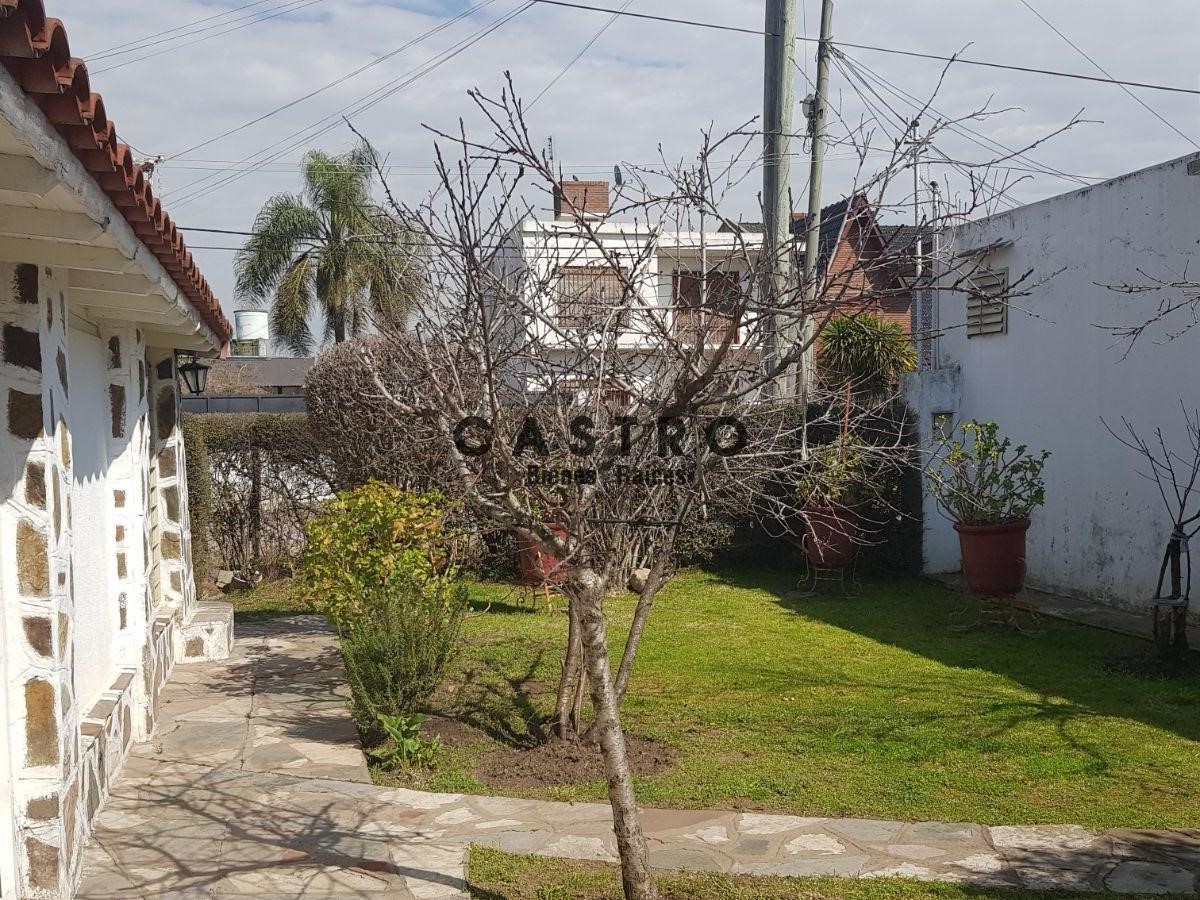 #4373985 | Sale | House | Mariano Acosta (Castro Bienes Raices)