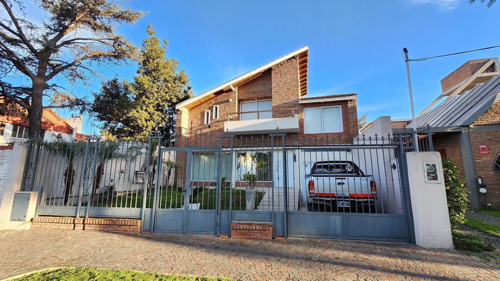 #5424133 | Venta | Casa | Castelar (Castro Bienes Raices)