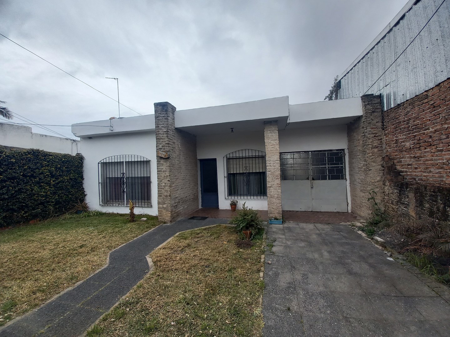 #3313026 | Venta | Casa | Quilmes (Goldstrom Propiedades)