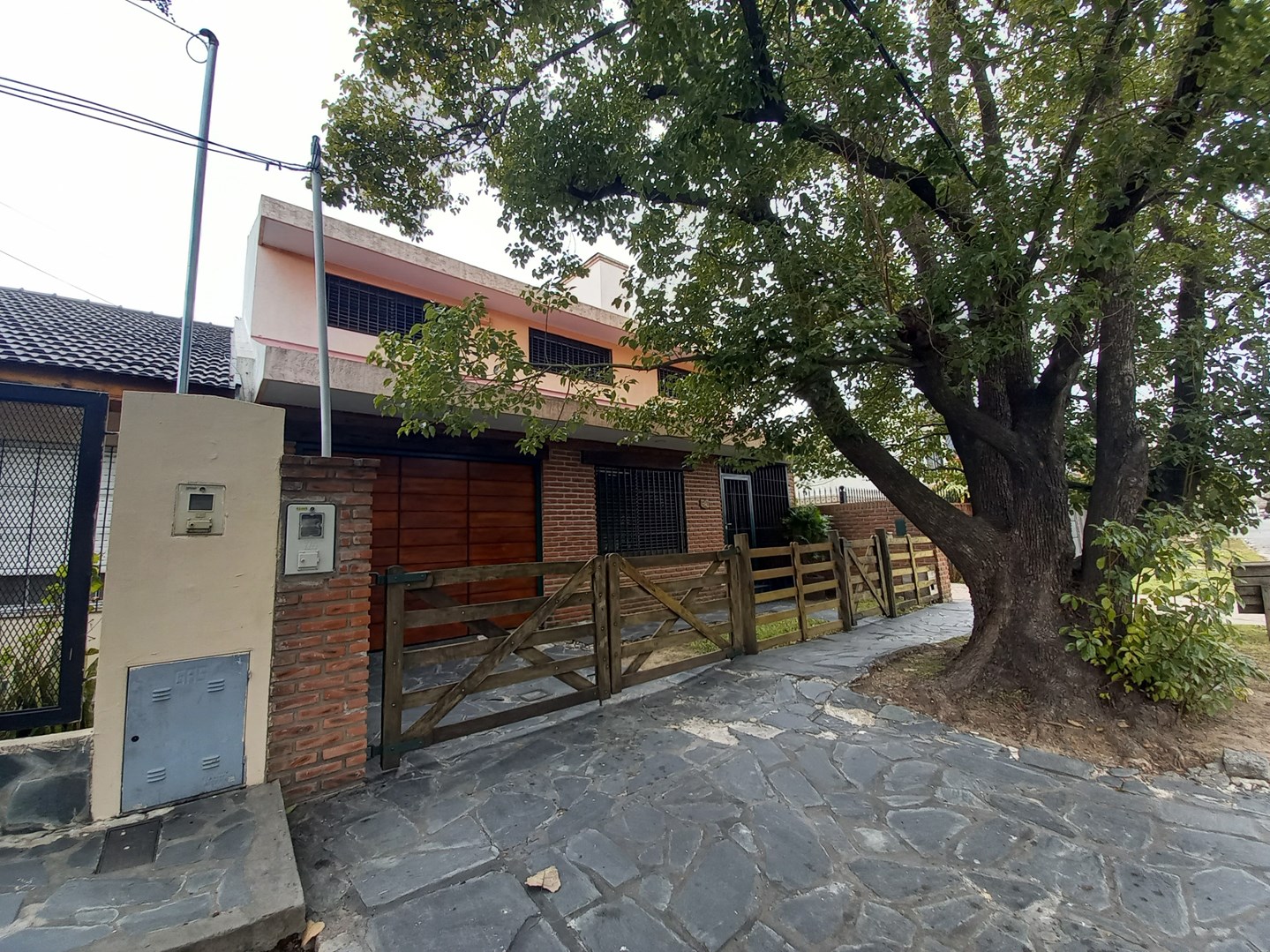 #5350390 | Sale | House | Quilmes Oeste (Goldstrom Propiedades)