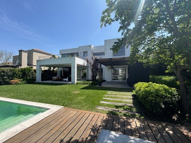 #2417254 | Alquiler | Casa | Santa Barbara (Vallier)