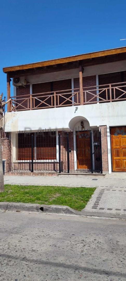 #5389006 | Venta | Casa | Castelar (Paula Mendez Negocios Inmobiliarios)