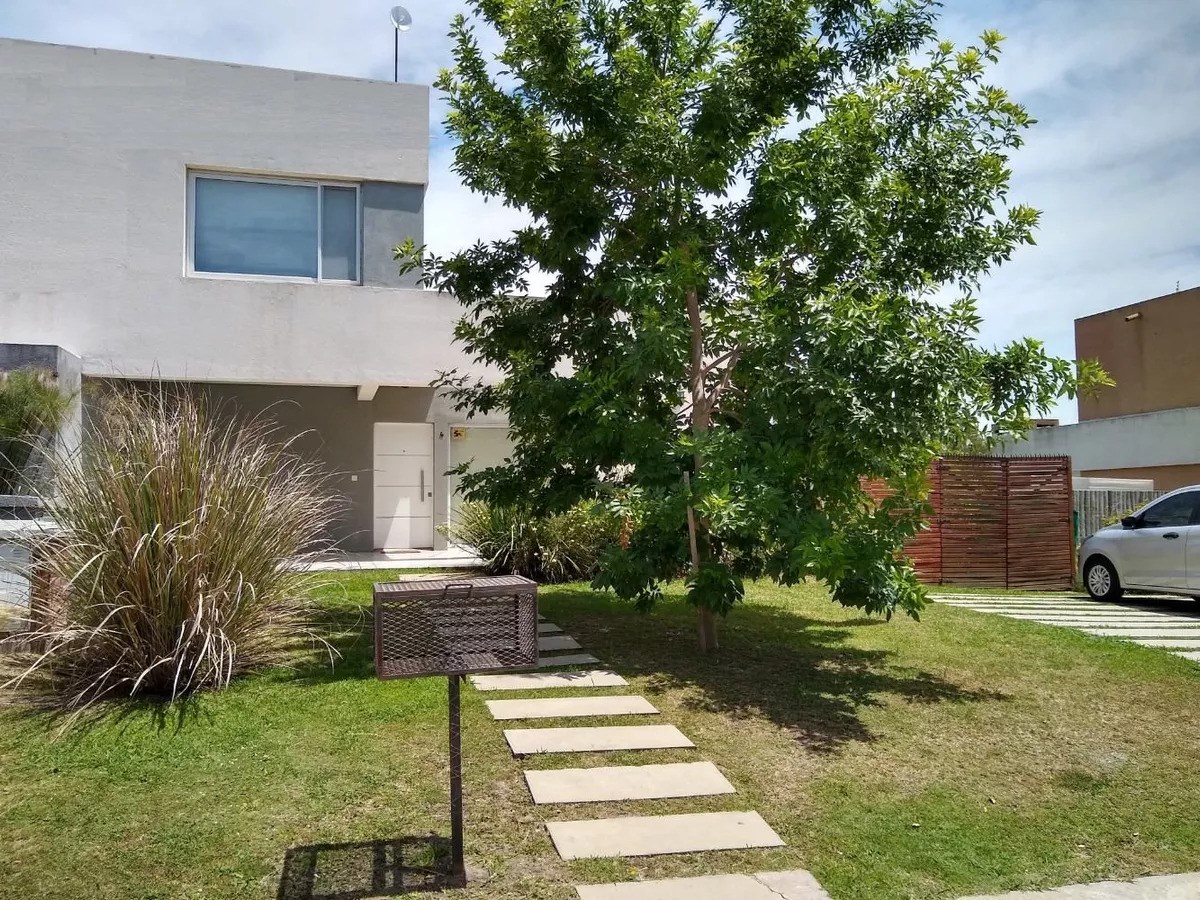 #4889232 | Alquiler Temporal | Casa | Altos del Este (Sandra Rodriguez Negocios Inmobiliarios)