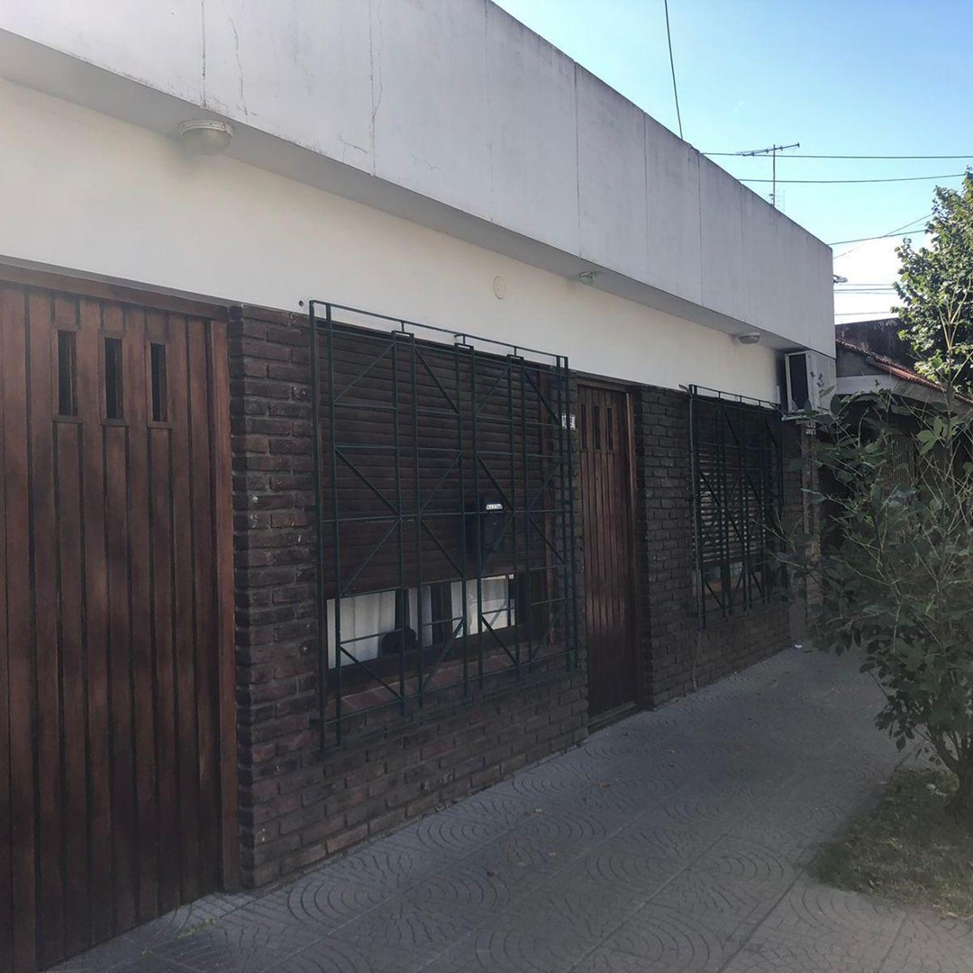 #4801279 | Venta | Casa | Quilmes (Silvina Vera Propiedades)