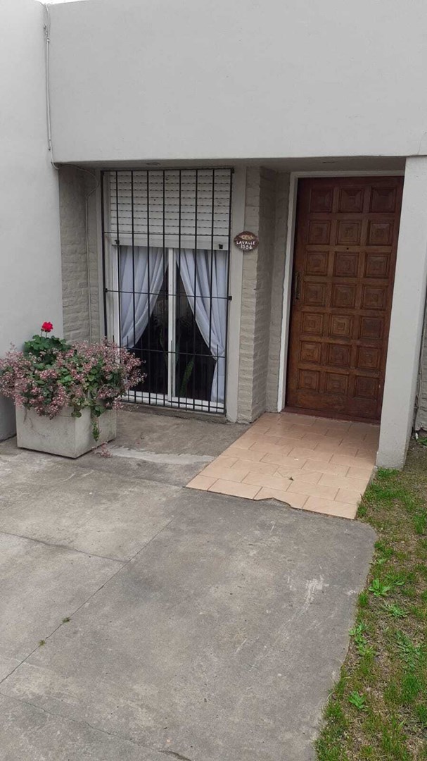 #4801429 | Venta | Casa | Quilmes (Silvina Vera Propiedades)