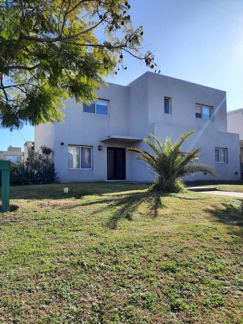 #3217384 | Venta | Casa | Puertos del Lago (Delta Propiedades)