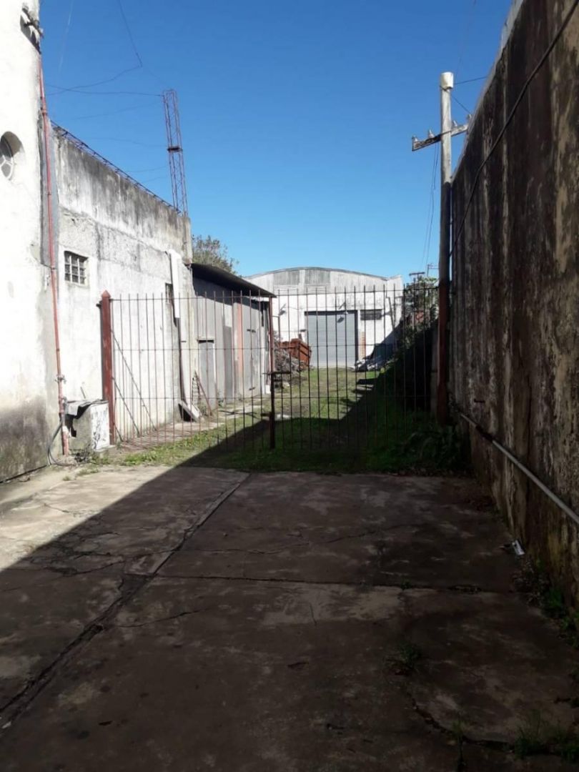 #2334663 | Venta | Local | Rafael Calzada (Adriana Perrotta Propiedades)