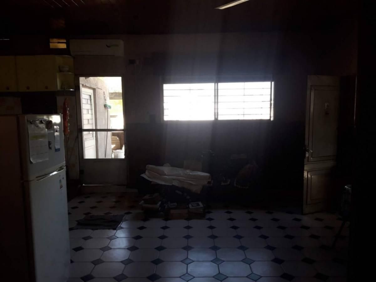 #2334663 | Venta | Local | Rafael Calzada (Adriana Perrotta Propiedades)