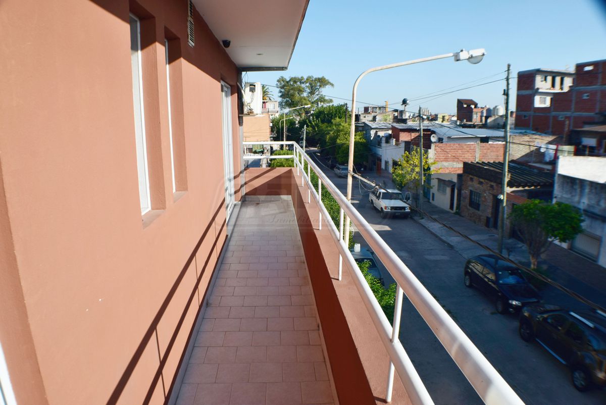 #1211550 | Venta | PH | Lomas Del Mirador (Battista Inmobiliaria)