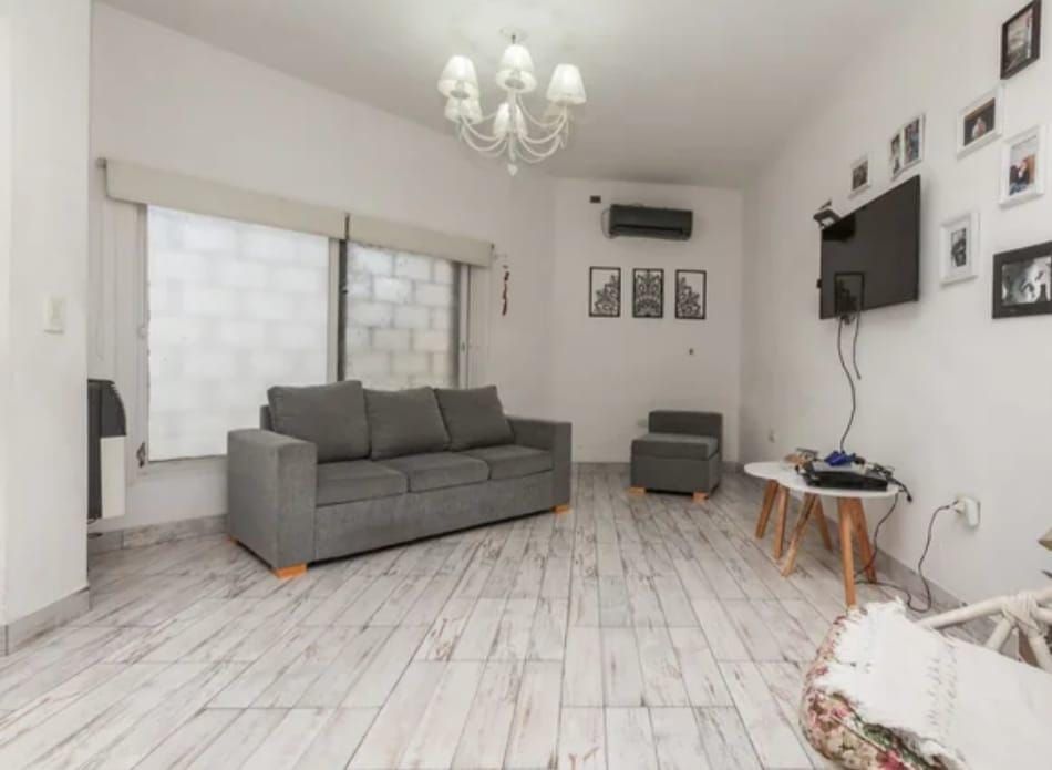 #5469588 | Venta | Casa | Banfield (Camila Federica Deluca)