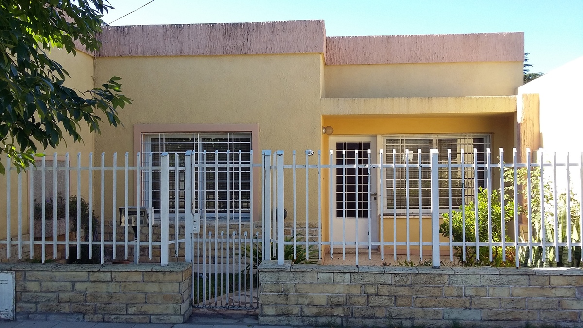 #1183940 | Venta | Casa | Jose C. Paz (Claudia Florian Negocios Inmobiliarios)